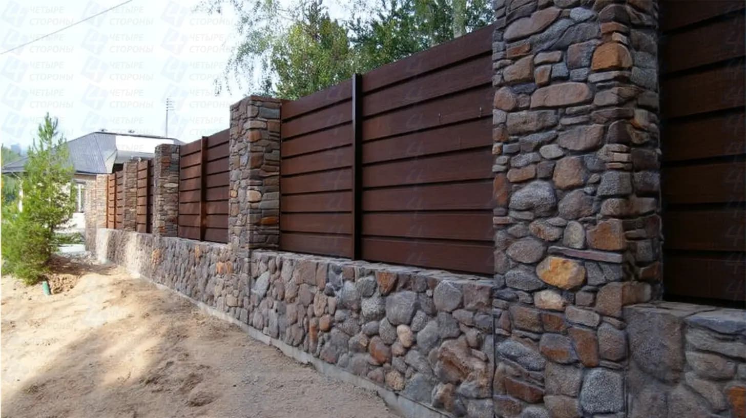 Антивандальный бутовый забор усиленной конструкции с бетоном и противоударной защитой