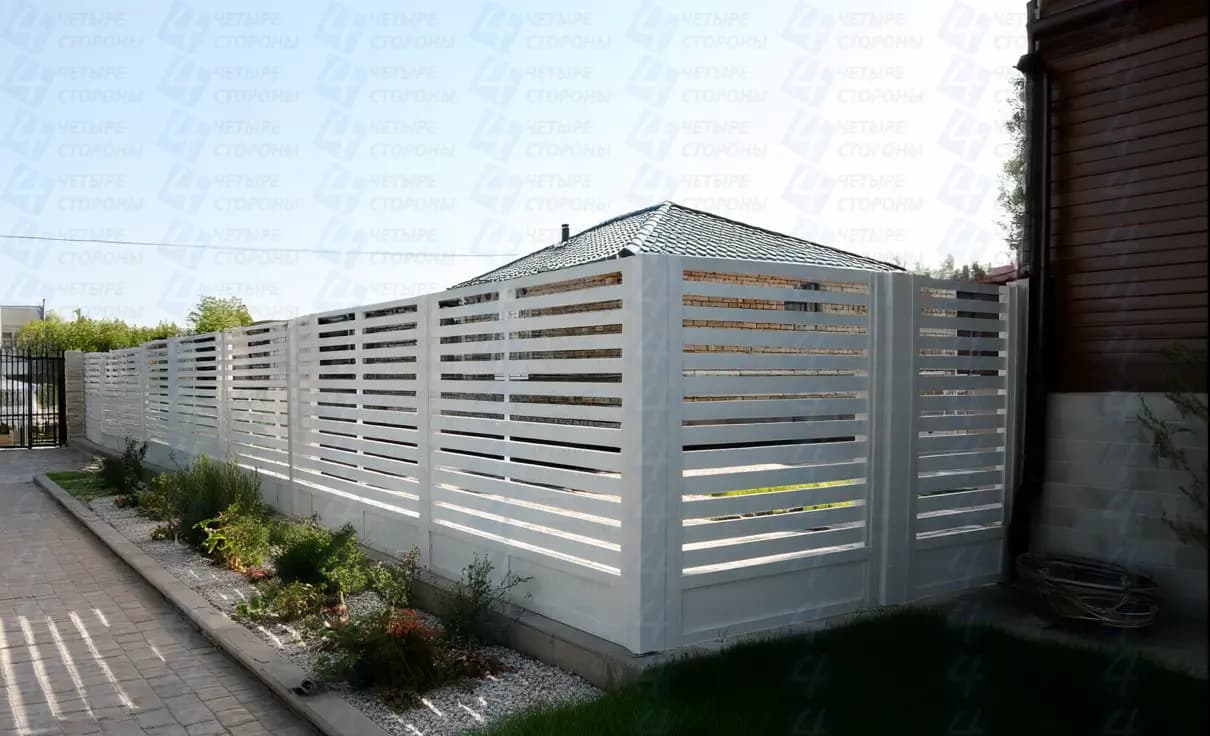 Светопрозрачный жалюзийный забор из поликарбоната и алюминия для террас и зимних садов